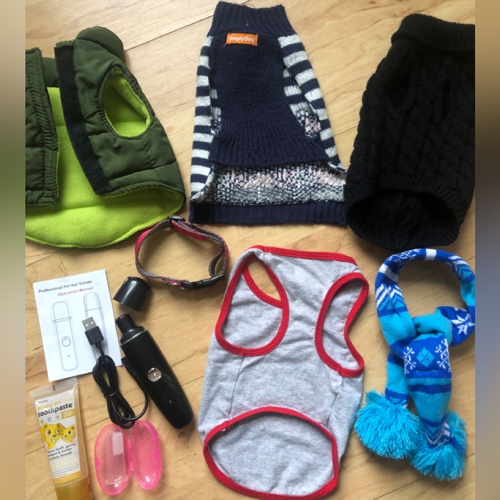 Lot of Dog Clothes Xs S + Pet Nail Grinder!            6.99$ Purolator Shipping! - Picture 4 of 9